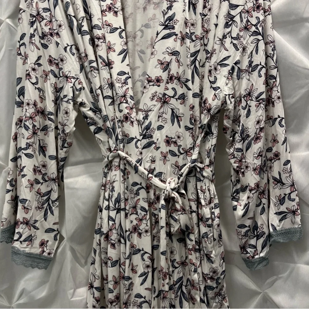 La Vie En Rose Soft jersey kimono with lace trim size medium - Picture 4 of 8